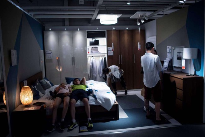 Hè nóng nực, dân Thượng Hải kéo ra cửa hàng IKEA, nằm la liệt lên giường như ở nhà mình - Ảnh 6.