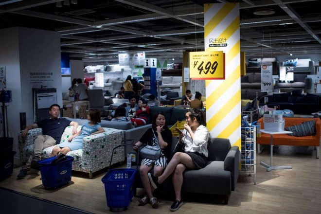 Hè nóng nực, dân Thượng Hải kéo ra cửa hàng IKEA, nằm la liệt lên giường như ở nhà mình - Ảnh 8.