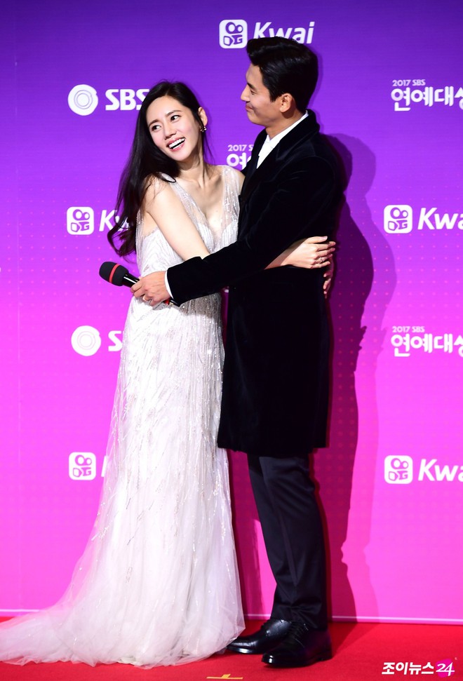Thảm đỏ SBS Entertainment Awards: Bộ đôi mỹ nam OngNiel điển trai như hoàng tử, tiểu Taeyeon đọ sắc bên Song Ji Hyo - Ảnh 31.