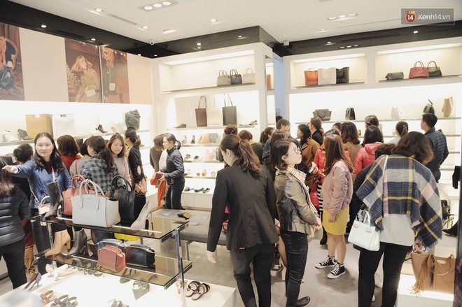 Săn đồ hiệu b&igrave;nh d&acirc;n dịp Black Friday: kh&ocirc;ng n&aacute;o nhiệt như kỳ vọng v&igrave; c&aacute;c h&atilde;ng chỉ sale đồ h&egrave;, hiếm sale đồ đ&ocirc;ng - Ảnh 19.