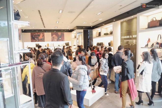 Săn đồ hiệu b&igrave;nh d&acirc;n dịp Black Friday: kh&ocirc;ng n&aacute;o nhiệt như kỳ vọng v&igrave; c&aacute;c h&atilde;ng chỉ sale đồ h&egrave;, hiếm sale đồ đ&ocirc;ng - Ảnh 21.
