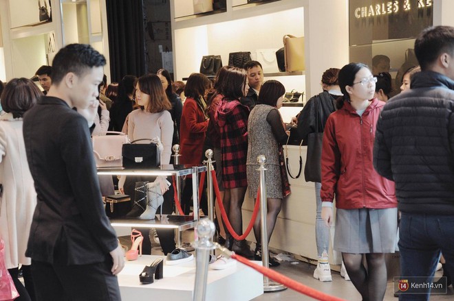 Săn đồ hiệu b&igrave;nh d&acirc;n dịp Black Friday: kh&ocirc;ng n&aacute;o nhiệt như kỳ vọng v&igrave; c&aacute;c h&atilde;ng chỉ sale đồ h&egrave;, hiếm sale đồ đ&ocirc;ng - Ảnh 20.