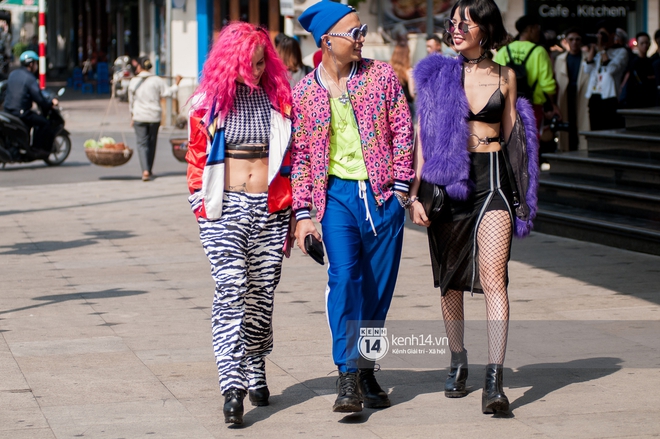 Street style ngày 2 VIFW: Dàn mẫu danh tiếng nhập cuộc, giới trẻ Hà thành thi nhau khoe phong cách dị cùng loạt màu tóc nổi bần bật - Ảnh 19.