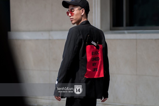 Diện k&iacute;nh bơi, x&aacute;ch l&agrave;n, lấy thước d&acirc;y may đo l&agrave;m v&ograve;ng cổ... street style ng&agrave;y 5 VIFW tr&agrave;n ngập những ca mặc dị kh&oacute; qu&ecirc;n - Ảnh 10.