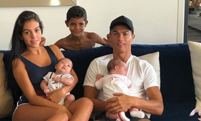 Ronaldo - Georgina: Mối tình Hoàng tử và Công chúa Lọ Lem - Ảnh 5.