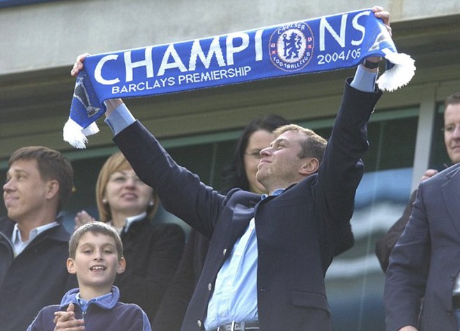 H&agrave;nh tr&igrave;nh &ldquo;vịt h&oacute;a thi&ecirc;n nga&rdquo; của Chelsea dưới b&agrave;n tay Abramovich - Ảnh 1.