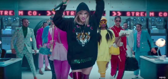 Cả thế giới ra m&agrave; xem, chị rắn Taylor Swift xỉa x&oacute;i Katy Perry trong MV mới đ&acirc;y n&agrave;y! - Ảnh 8.