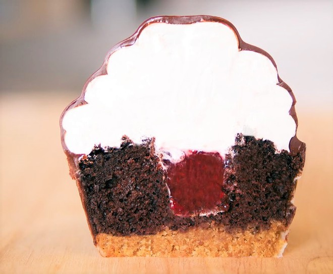 Cupcake chocolate ch&oacute;p cao nh&acirc;n mứt nh&igrave;n đ&atilde; muốn cắn ngay - Ảnh 10.