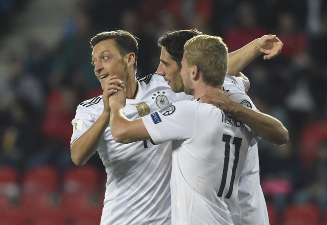 Ozil khai hỏa, Đức tr&uacute;t cơn mưa b&agrave;n thắng v&agrave;o lưới Na Uy - Ảnh 3.