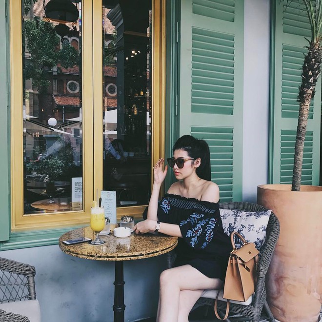 Sinh ra đ&atilde; đẹp, Dương T&uacute; Anh chỉ mặc to&agrave;n đồ đen-trắng cũng kh&iacute; chất hơn người - Ảnh 10.