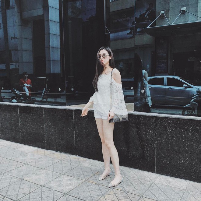 Sinh ra đ&atilde; đẹp, Dương T&uacute; Anh chỉ mặc to&agrave;n đồ đen-trắng cũng kh&iacute; chất hơn người - Ảnh 11.