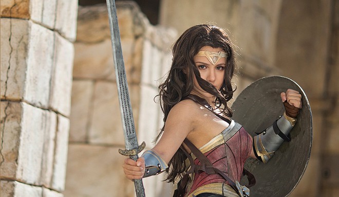 C&ocirc; g&aacute;i Philippines c&oacute; m&agrave;n cosplay th&agrave;nh Wonder Woman xuất sắc kh&ocirc;ng thua bản gốc - Ảnh 4.