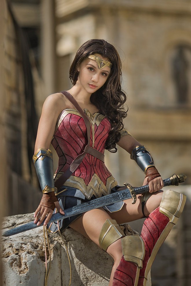 Cô gái Philippines có màn cosplay thành Wonder Woman xuất sắc không thua bản gốc - Ảnh 3.