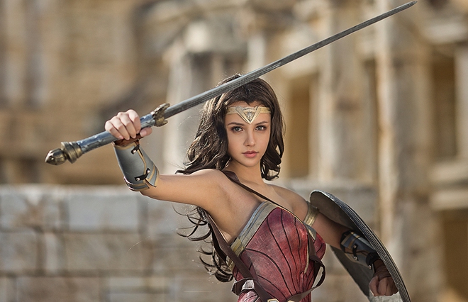 C&ocirc; g&aacute;i Philippines c&oacute; m&agrave;n cosplay th&agrave;nh Wonder Woman xuất sắc kh&ocirc;ng thua bản gốc - Ảnh 2.