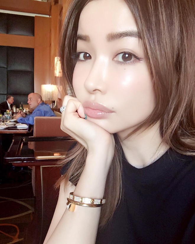 Nh&igrave;n l&agrave;n da kh&ocirc;ng t&igrave; vết, chẳng ai nghĩ người phụ nữ n&agrave;y đ&atilde; 46 tuổi  - Ảnh 2.