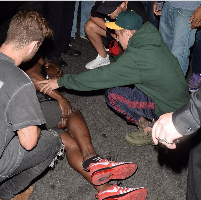Justin Bieber t&ocirc;ng xe v&agrave;o ph&oacute;ng vi&ecirc;n, khiến nạn nh&acirc;n đau đớn nằm gục giữa đường - Ảnh 4.
