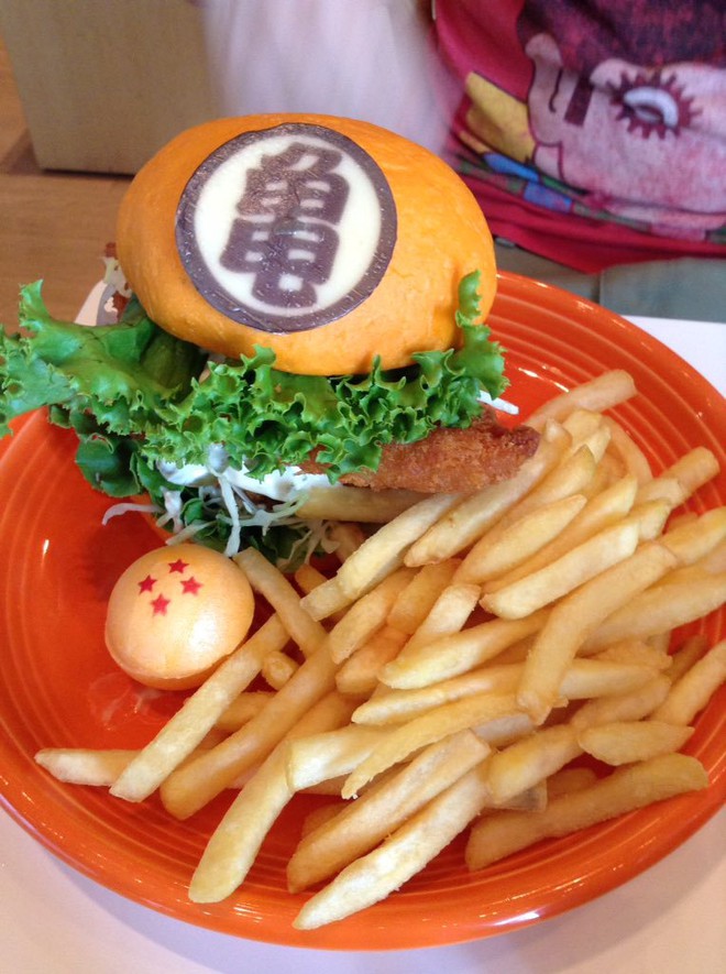 Mục sở thị b&aacute;nh hamburger 7 vi&ecirc;n ngọc rồng vừa ra mắt tại Nhật Bản - Ảnh 2.