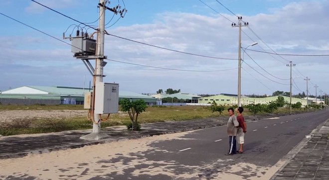 Tr&ecirc;n đường đi học về, nam sinh bị ph&oacute;ng điện bỏng 42% cơ thể - Ảnh 1.