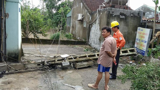 Nghệ An: 2 người tử vong do d&acirc;y điện đứt sau cơn b&atilde;o số 10 - Ảnh 2.