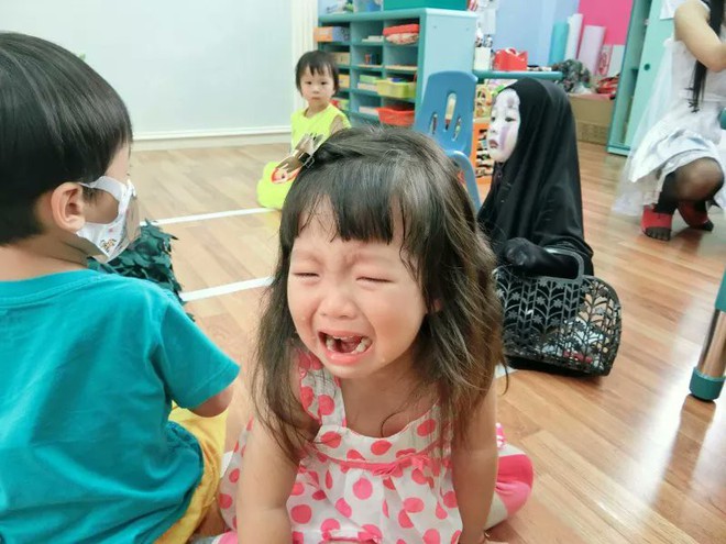 C&ocirc; b&eacute; V&ocirc; Diện h&oacute;a ra c&ograve;n c&oacute; một c&ocirc; em g&aacute;i đ&aacute;ng y&ecirc;u v&agrave; lắm tr&ograve; kh&ocirc;ng k&eacute;m g&igrave; c&ocirc; chị - Ảnh 2.
