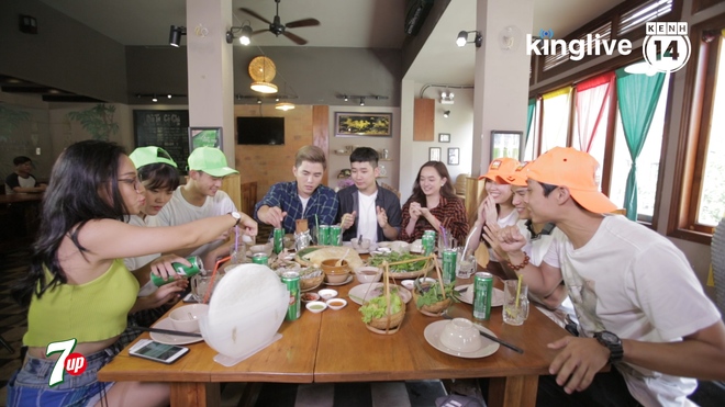 Đ&oacute;i chưa nhỉ: Kh&ocirc;ng được ăn, Kaity v&ocirc; tư nũng nịu, &ocirc;m cổ VJ Tuấn Hải trước mặt Will - Ảnh 10.