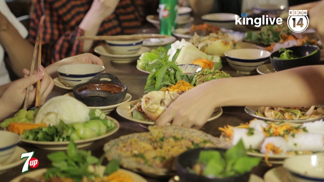 Đ&oacute;i chưa nhỉ: Kh&ocirc;ng được ăn, Kaity v&ocirc; tư nũng nịu, &ocirc;m cổ VJ Tuấn Hải trước mặt Will - Ảnh 7.