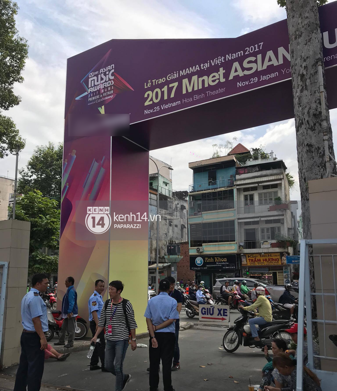 1 ngày trước MAMA 2017 tại Việt Nam: Nhà hát Hòa Bình đã được trải thảm đỏ, an ninh thắt chặt - Ảnh 2.