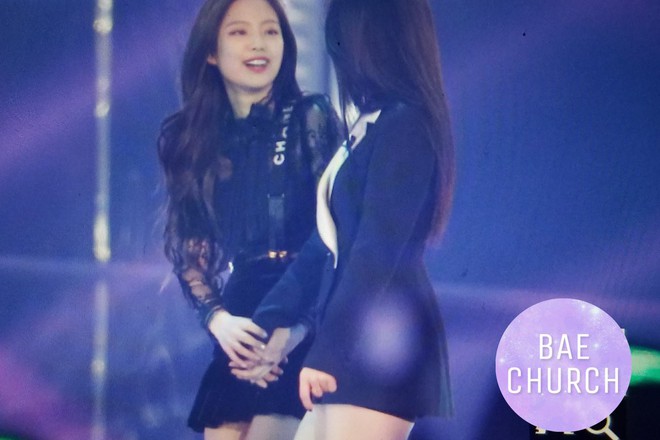 Fan phát cuồng trước khung cảnh thần tiên tại Gayo Daejun: 2 nữ thần Black Pink và Red Velvet vừa ôm vừa nắm tay - Ảnh 3.