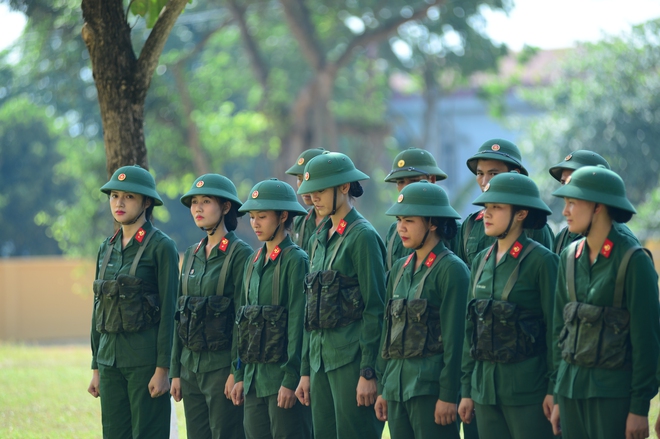 Sao nhập ngũ: Hương Giang Idol nữ tính, lăn xả trong quân đội - Ảnh 10.