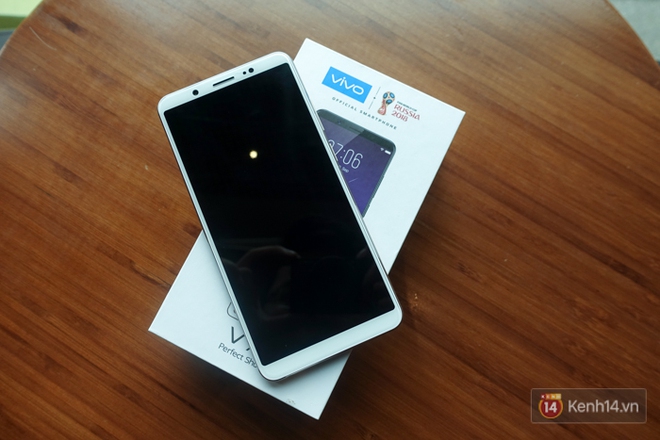 Đập hộp v&agrave; trải nghiệm nhanh Vivo V7+: M&aacute;y c&oacute; thiết kế đẹp, camera selfie 24 MP ấn tượng - Ảnh 5.
