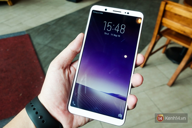 Đ&aacute;nh gi&aacute; chi tiết Vivo V7+: Thiết kế viền mỏng đẹp mắt, chất lượng camera selfie tốt, gi&aacute; 8 triệu đồng! - Ảnh 4.
