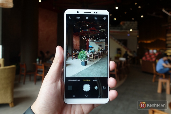 Đập hộp v&agrave; trải nghiệm nhanh Vivo V7+: M&aacute;y c&oacute; thiết kế đẹp, camera selfie 24 MP ấn tượng - Ảnh 18.