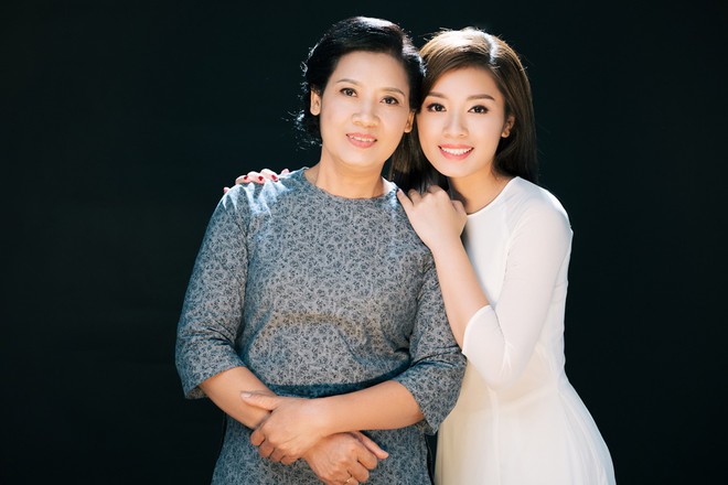 Thu Hằng (Sao Mai 2015) nghẹn ng&agrave;o bật kh&oacute;c trong MV đ&oacute;ng c&ugrave;ng mẹ m&ugrave;a Vu Lan - Ảnh 3.