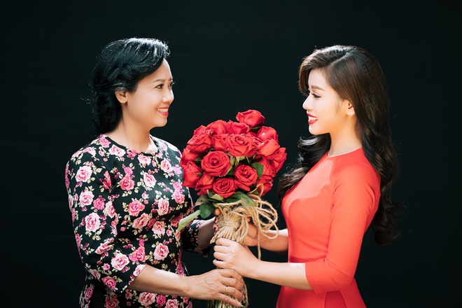 Thu Hằng (Sao Mai 2015) nghẹn ng&agrave;o bật kh&oacute;c trong MV đ&oacute;ng c&ugrave;ng mẹ m&ugrave;a Vu Lan - Ảnh 5.