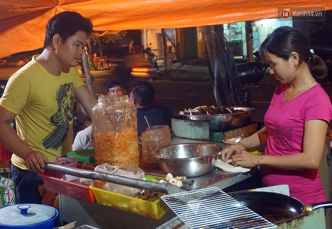 “Hạnh phúc không lời” nơi quán ăn vặt dễ thương của đôi vợ chồng trẻ bị câm điếc ở Đà Nẵng - Ảnh 9.