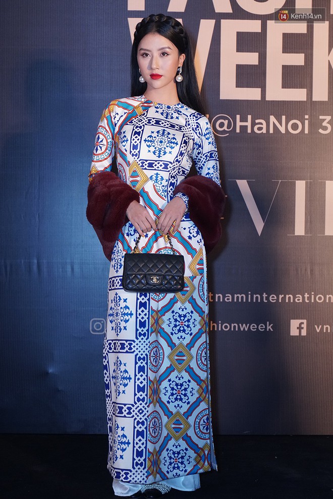 Thảm đỏ VIFW ngày 2: Giữa một dàn hot girl áo dài Quỳnh Anh Shyn, Salim... bỗng xuất hiện Linh Ka mặc váy trắng công chúa - Ảnh 1.