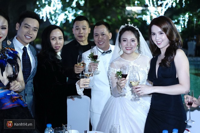 Sau khi hủy kết bạn tr&ecirc;n mạng x&atilde; hội v&igrave; m&acirc;u thuẫn, Khắc Tiệp vui vẻ đăng ảnh chụp c&ugrave;ng Ngọc Trinh - Ảnh 2.