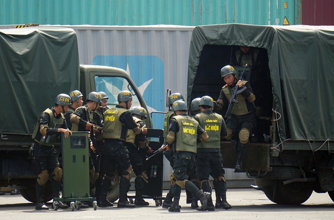 Xem lực lượng đặc nhiệm ở Đà Nẵng diễn tập phòng chống khủng bố như phim hành động - Ảnh 14.