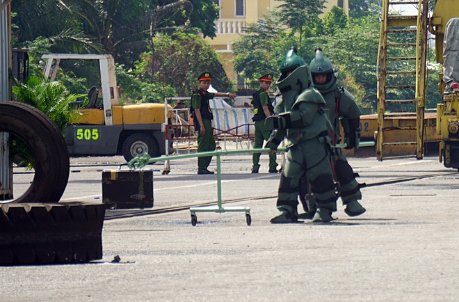 Xem lực lượng đặc nhiệm ở Đà Nẵng diễn tập phòng chống khủng bố như phim hành động - Ảnh 15.