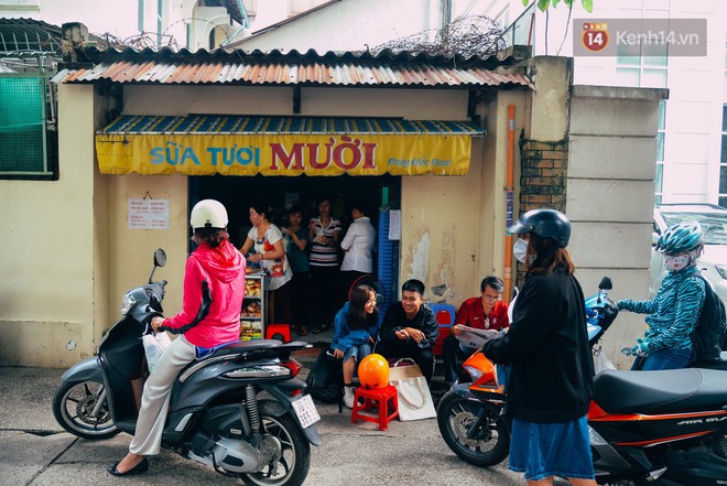 Sữa tươi Mười vào sáng tinh mơ và câu chuyện 20 năm gây thương nhớ của những cô chủ quán dễ thương nhất Sài Gòn - Ảnh 8.