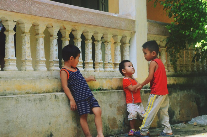 Người dân Thanh Hóa bị cô lập vì mưa lũ: 5 ngày rồi chúng tôi chỉ ngồi trong thuyền, chơi vơi giữa nhà cố vớt vát ít tài sản... - Ảnh 10.