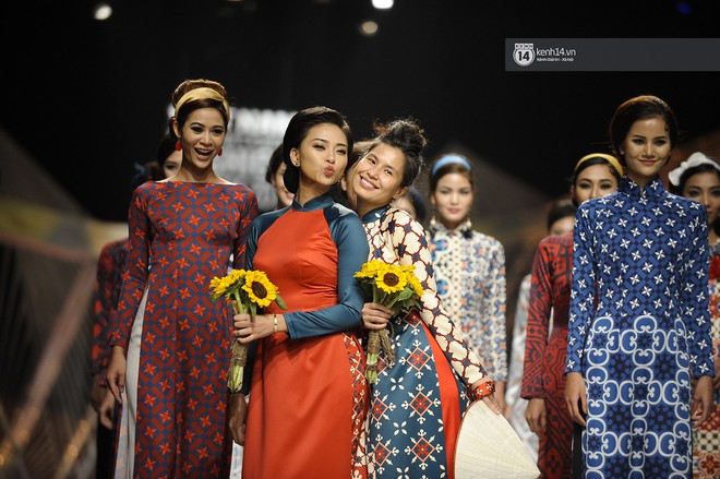 VIFW ngày 2: Chị đại Ngô Thanh Vân mở màn xuất sắc cho BST Cô Ba Sài Gòn của Thuỷ Design House - Ảnh 13. VIFW ngày 2: Chị đại Ngô Thanh Vân mở màn xuất sắc cho BST Cô Ba Sài Gòn của Thuỷ Design House - Ảnh 13.