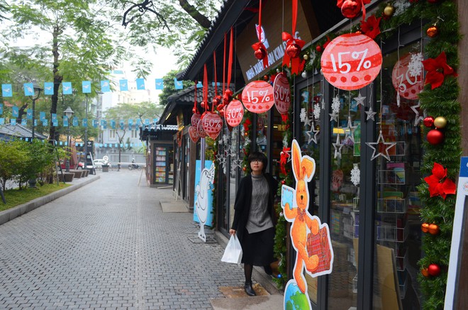 Trước thực trạng kh&aacute;ch đến phố s&aacute;ch H&agrave; Nội chỉ để... check-in, phương &aacute;n giải cứu được gửi đến Chủ tịch TP. H&agrave; Nội - Ảnh 10.