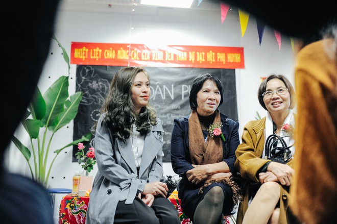 Nhiều cha mẹ kh&ocirc;ng giấu được niềm tự h&agrave;o v&agrave; x&uacute;c động khi đến thăm văn ph&ograve;ng l&agrave;m việc của con - Ảnh 7.