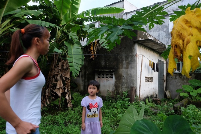 B&agrave; ngoại của Bella: T&ocirc;i mong thằng b&eacute; được người ta nhận nu&ocirc;i dưỡng v&agrave; Bella được đưa đi kh&aacute;m t&acirc;m l&yacute; - Ảnh 4.