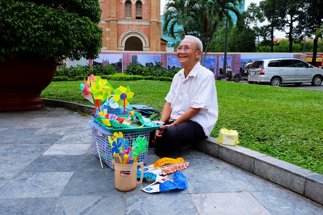 Ông Chuột ở Nhà thờ Đức Bà: Người dành cả phần đời còn lại để lưu giữ tuổi thơ cho tụi con nít - Ảnh 5.