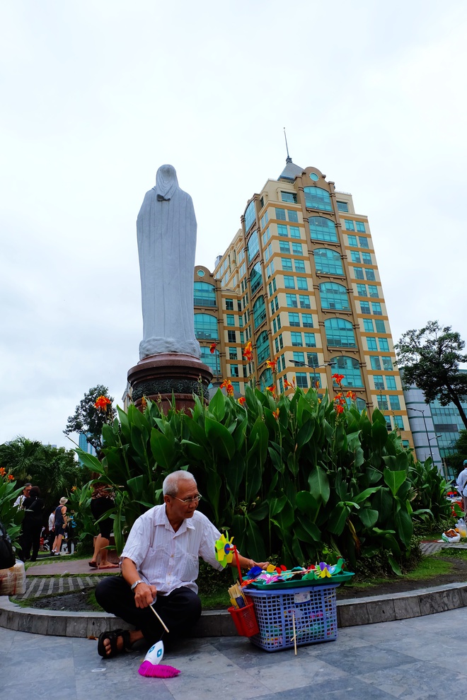 &quot;&#212;ng Chuột&quot; ở Nh&#224; thờ Đức B&#224;: Người d&#224;nh cả phần đời c&#242;n lại để lưu giữ &quot;tuổi thơ&quot; cho tụi con n&#237;t - Ảnh 4.