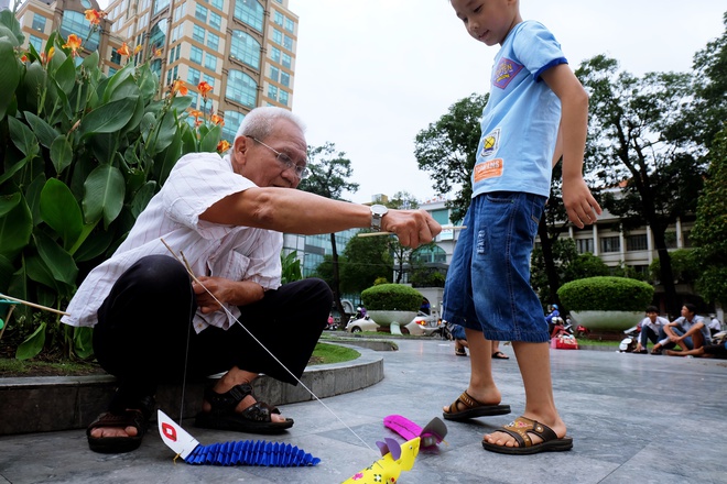 &quot;&#212;ng Chuột&quot; ở Nh&#224; thờ Đức B&#224;: Người d&#224;nh cả phần đời c&#242;n lại để lưu giữ &quot;tuổi thơ&quot; cho tụi con n&#237;t - Ảnh 6.