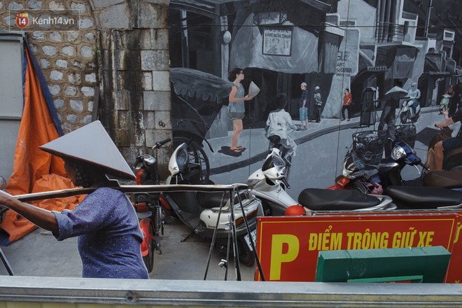 Hà Nội: Dự án bích họa trên phố Phùng Hưng bị đắp chiếu, biến thành bãi gửi xe bất đắc dĩ sau 1 tháng triển khai - Ảnh 9.