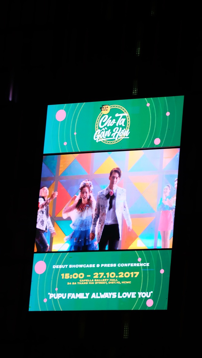 Trước giờ G Dream Show, fan chịu chơi tặng Chi Pu Billboard hoành tráng ở trung tâm TP HCM - Ảnh 2.